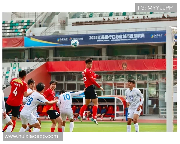 少年足球热潮席卷校园培养未来球星的希望之路